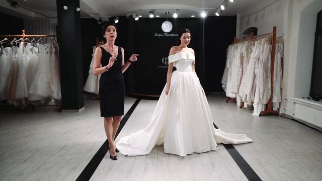 Как правильно идти в длинном платье со шлейфом. смотреть онлайн