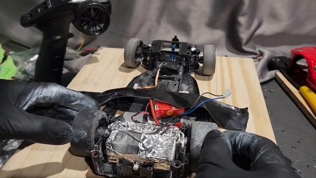 Diy adjusting chassis height motor mout in Rastar Ferrari LaFerrari 1/14 RC Car time-lapse смотреть онлайн