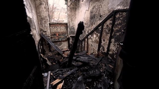 ОН СЛЕДИТ ЗА НАМИ В ЗАБРОШЕННОМ ВОЕНКОМАТЕ. МЫ НЕ ОДНИ смотреть онлайн