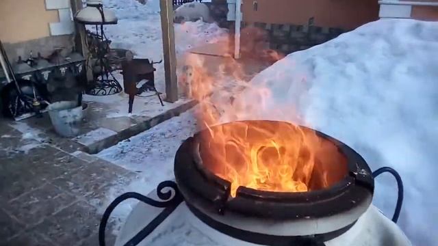 Тандыр. Воруют дрова - дрова уносят. Прикол. смотреть онлайн