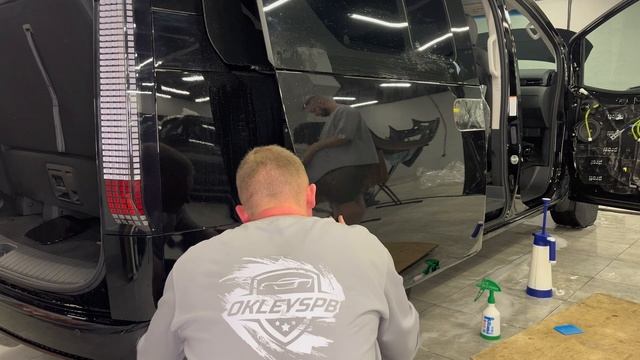 Hyundai Staria. Оклейка в глянцевый полиуретан.