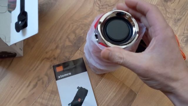 Портативная Bluetooth-колонка Boombox Xtemre Red . Распаковка и включение. смотреть онлайн