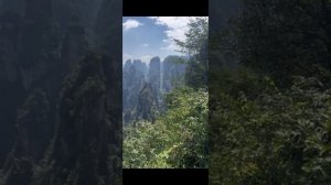 Чжанцзяцзе или горы Аватара. Китай. Ленка покажет горы Аватара.