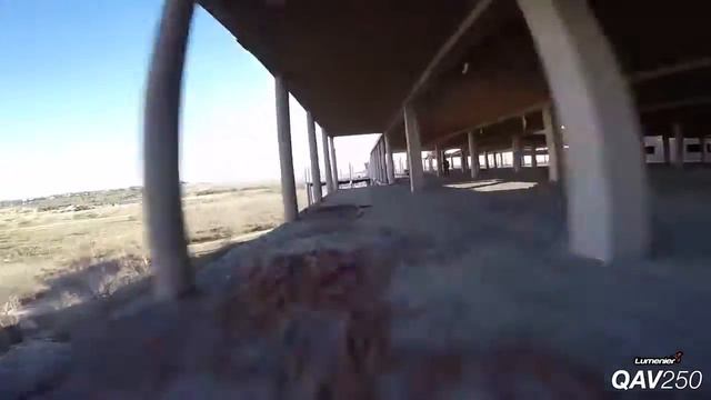 Racer quadrocopter flying under construction смотреть онлайн