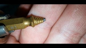 Как выкрутить болт с оторванной шляпкой?