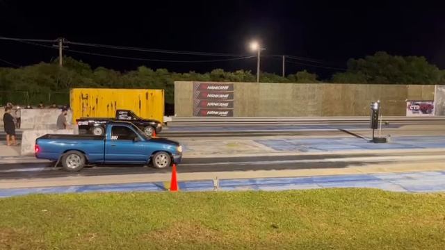 Guam Drags: Yigolos Toyota Pickup Noah vs Turbo Toyota Tacoma смотреть онлайн