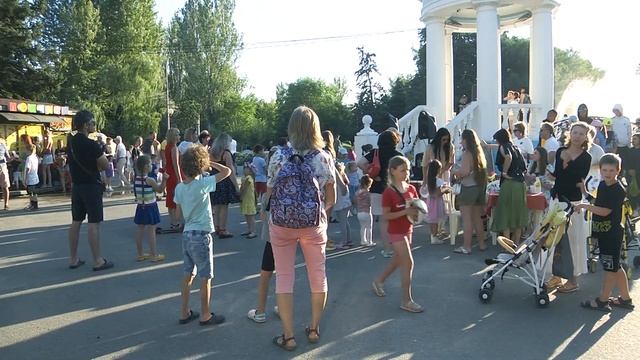 Парк «Гидростроитель» в Волжском отпраздновал свой 70-летний юбилей смотреть онлайн