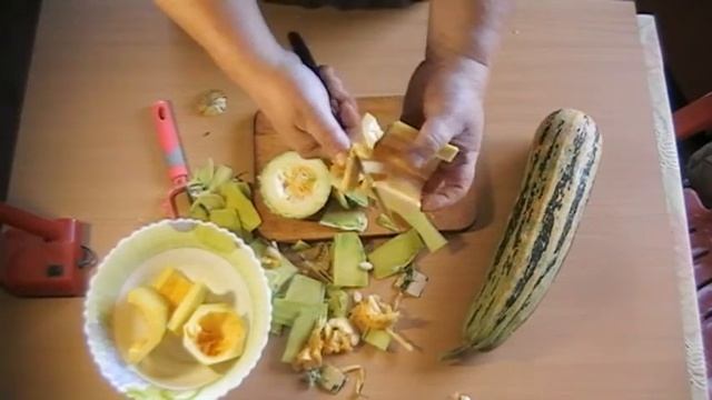 КАК ОЧИСТИТЬ КАБАЧКИ С ТВЁРДОЙ КОЖУРОЙ? смотреть онлайн