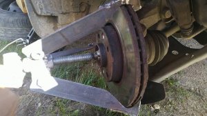 Съемник для тормозных дисков. Как снять прикепевший тормозной диск.