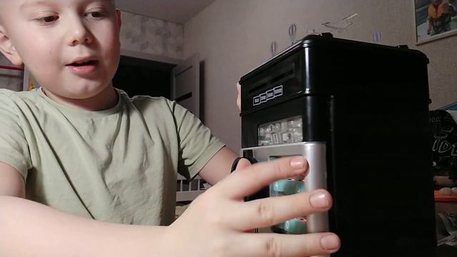 Как вскрыть копилку сейф для денег, если забыл пароль. смотреть онлайн