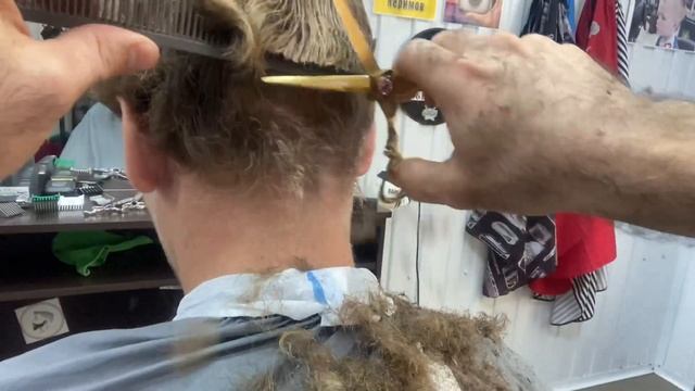 Стрижка ножницами без машинки на волнистый волос смотреть онлайн
