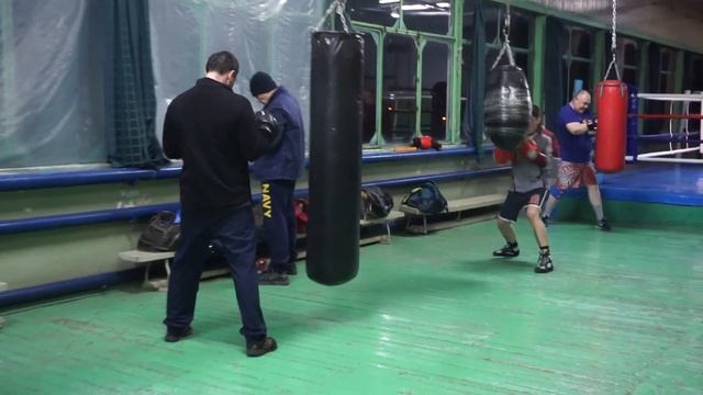 Работа на мешках. Отработка ударов. Бокс в Краснодаре смотреть онлайн