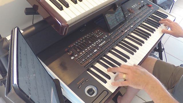 Dancing in the dark смотреть онлайн