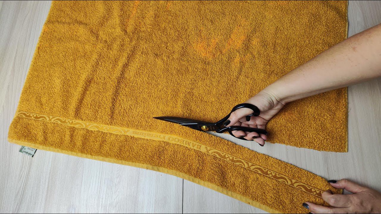 РАЗРЕЗАЛА СТАРОЕ ПОЛОТЕНЦЕ И СДЕЛАЛА КОВРИК ДЛЯ ВАННОЙ. смотреть онлайн