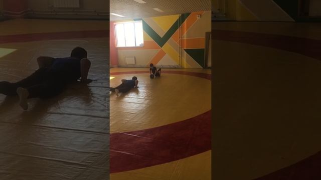 Тренировки под руководством Дмитрия Кузнецова ( борьба ) смотреть онлайн
