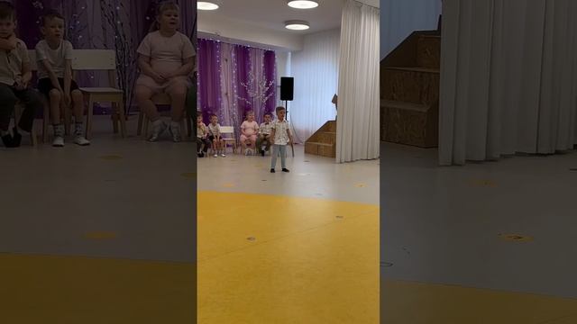 Элвис рассказывает стих бабушке на 8 Марта смотреть онлайн