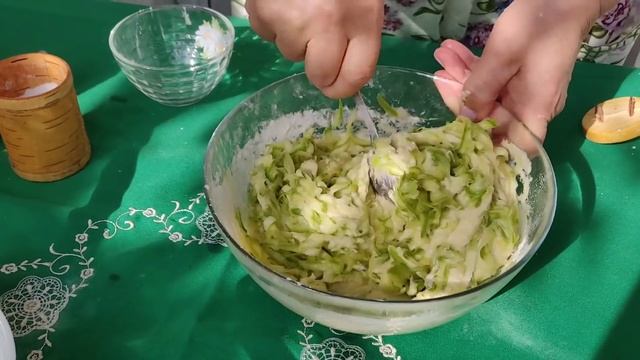 Оладьи из кабачков на кефире смотреть онлайн