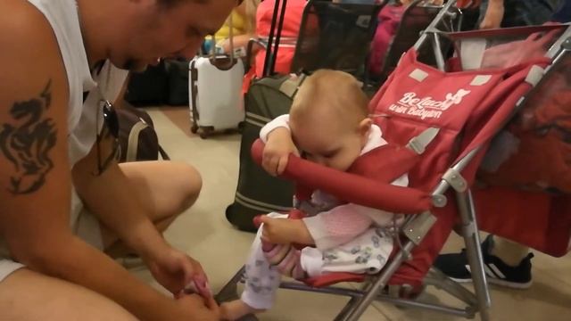 Внучка Милешка. ЖД вокзал Новороссийска. смотреть онлайн