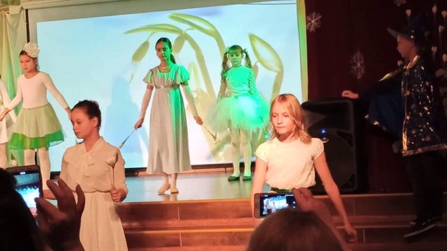 Двенадцать месяцев. Спектакль. 4 А класс 20.12.2019 смотреть онлайн