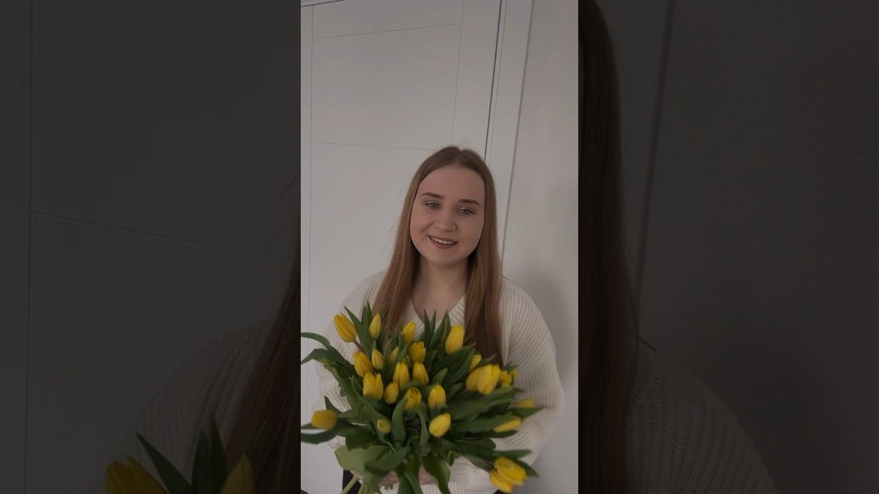 Поздравляю всех дам с 8 марта!❤️✨Пусть всё будет супер! #8марта #wildberries #влог #цветы #вб смотреть онлайн
