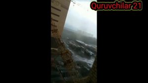 Падает 3 башенный кран в Россия