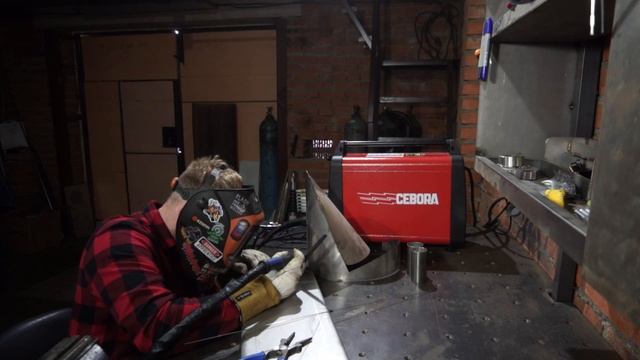 ЗНАКОМСТВО С ИТАЛЬЯНЦЕМ/ CEBORA WIN TIG 220M смотреть онлайн