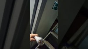 Как поменять люминесцентные лампы.