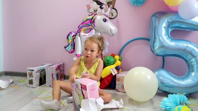 День рождения рождения. Мирочка. 5 лет. Праздник и подарки смотреть онлайн