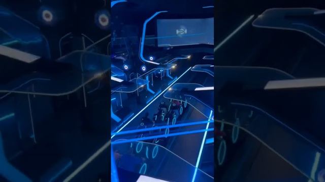 Now Boarding Tron Disney's Magic Kingdom | 404 The Grid Flynn Light Cycle Queue смотреть онлайн