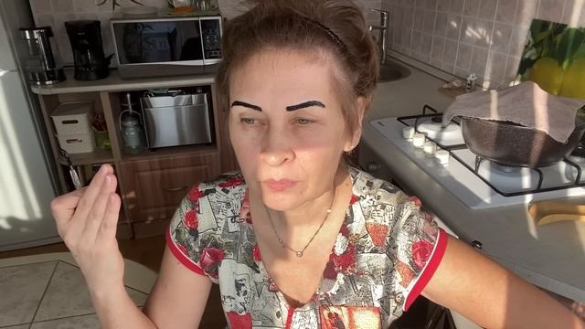 Сама себе бровистка:) Крашу брови. смотреть онлайн