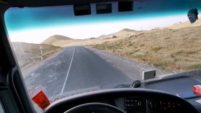 ПЕРЕВАЛ В УЗБЕКИСТАНЕ (не большой) катимся на Mercedes-Benz Actros груженый под завязку. смотреть онлайн