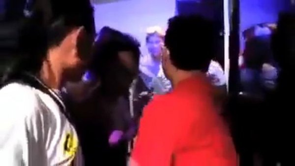 jupe~~ vs dewi persik menegagkan~~~~