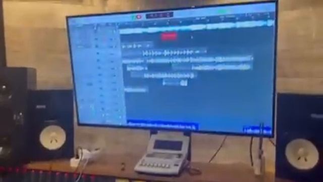 Виолетта Малышенко, Mozee Montana, Даша Каплан - трек для ваших мам (гуд морнинг) смотреть онлайн