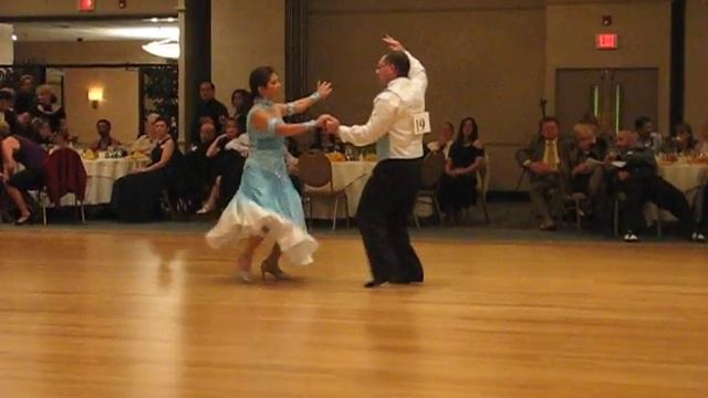 Bruce & Martina - Waltz Routine смотреть онлайн