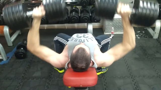 Жим гантелей в наклоне по 42.5 кг X 7 (собственный вес 82 кг) смотреть онлайн