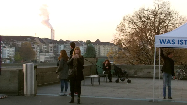 Scientology Basel beim Aufbau ihres Standes bei der Mittleren Brücke - 31. Oktober 2015 смотреть онлайн