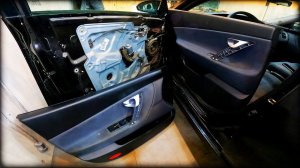Снимаем дверные карты передних/задних дверей Nissan Primera 2001-2008год