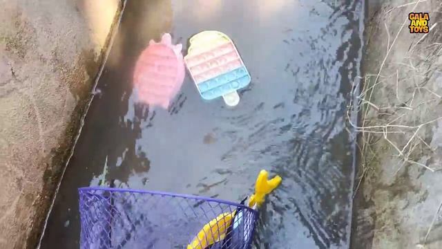 Menangkap ikan hias, ikan koi, ikan mas, ikan mas koki, mainan hewan laut hiu, bebek, pop it.part12 смотреть онлайн