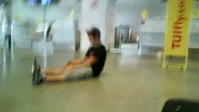 Jim rolling around at Marco Polo airport Venice смотреть онлайн