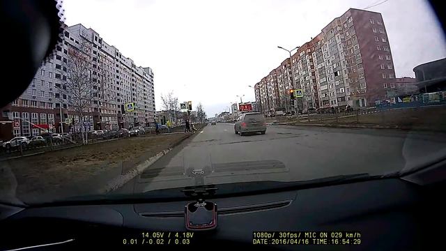 Опасно проехал на красный свет смотреть онлайн