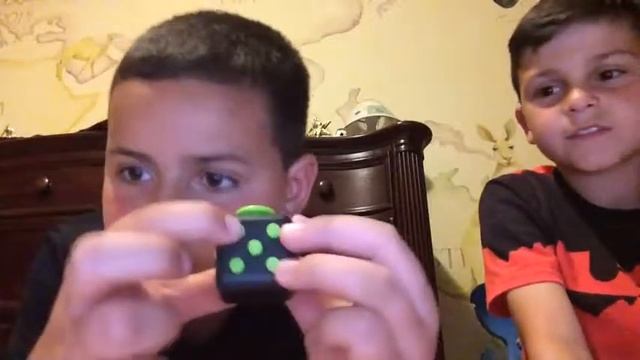 Part 1 of boardwalk fidget spinner unboxing with Tacoface смотреть онлайн
