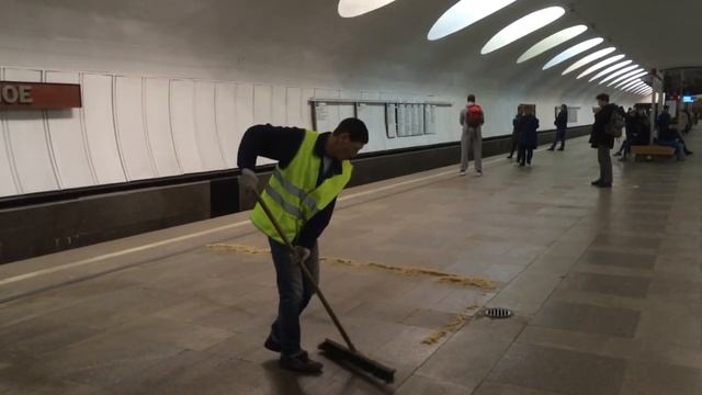 Как убираются в московском метро смотреть онлайн