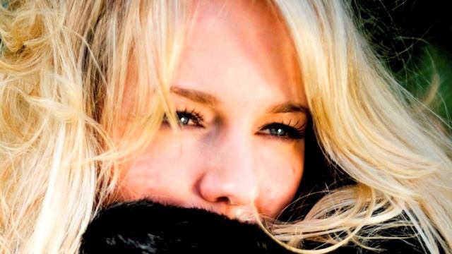 CHARLESE ALLEN - Moondance смотреть онлайн