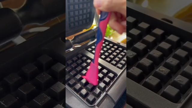 Блины с клубничным соусом