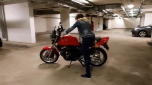 Как поставить мотоцикл на центральный упор