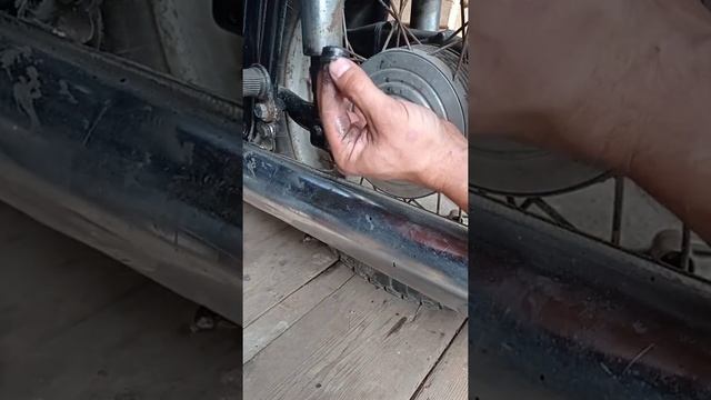 Снять и поставить заднее колесо на мотоцикле ИЖ смотреть онлайн