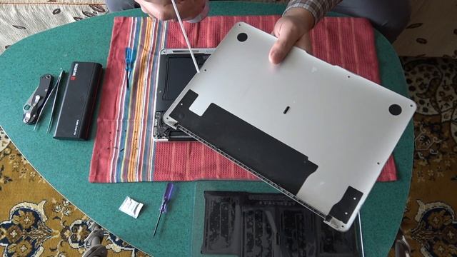 MacBook Air 2015(замена аккумулятора) смотреть онлайн