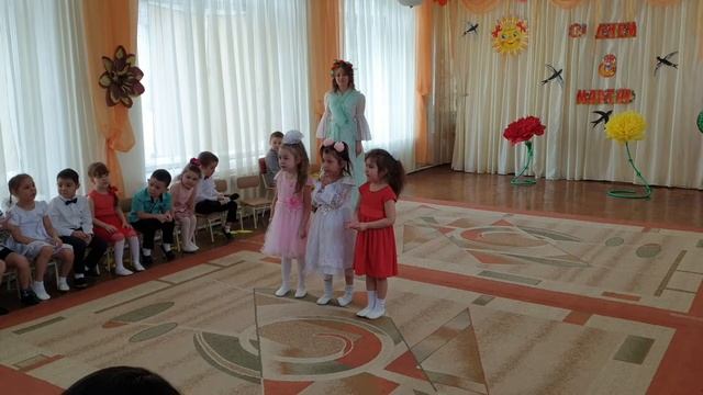 Утренник в честь Международного женского дня. 5 группа. Детский сад 308. смотреть онлайн