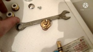 Ремонт или замена шарнирного переключателя душа. Досмотрите до конца