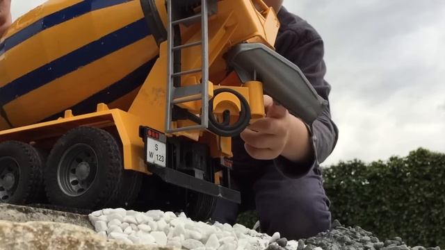 BRUDER TOYS Concrete-Mixer TRUCK Played By Jack With Concrete (substitute)!